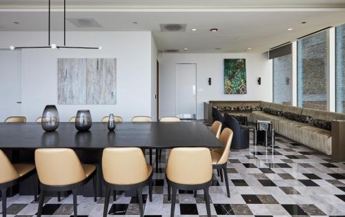 a dining room with a black table and chairs at Lux Apts with Lake Views and Top Amenities in Chicago