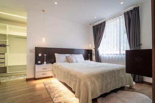 Una cama o camas en una habitación de Nogal Getaway!