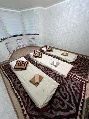 Ένα ή περισσότερα κρεβάτια σε δωμάτιο στο Abylay Guesthouse