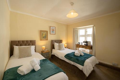 Ένα ή περισσότερα κρεβάτια σε δωμάτιο στο The Crown Hotel