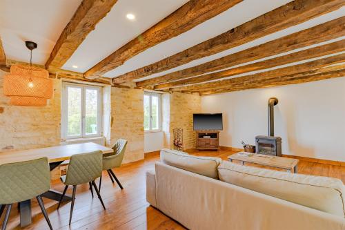 Posezení v ubytování Gite La Mauratie -4 bedroom House