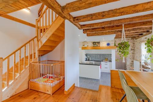 Kuchyň nebo kuchyňský kout v ubytování Gite La Mauratie -4 bedroom House