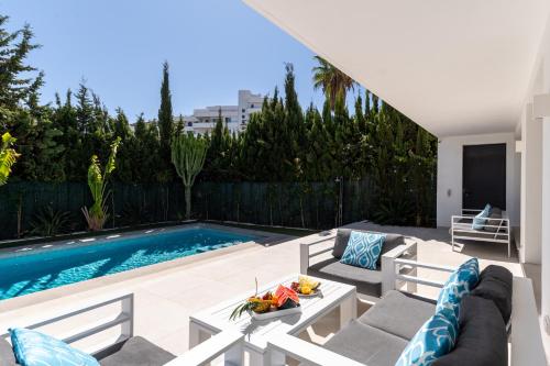 Luxury Villa with Heated Pool, Jacuzzi, Sauna and more