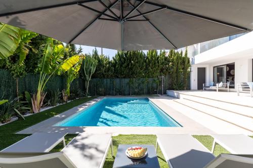 Luxury Villa with Heated Pool, Jacuzzi, Sauna and more