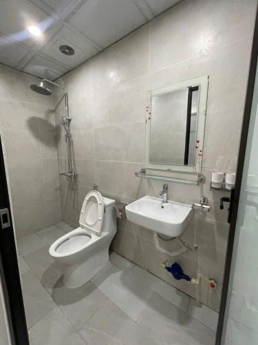 a bathroom with a toilet and a sink at Tâm Anh Hotel in Hanoi