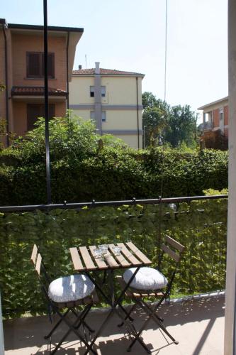 a picnic table and two chairs on a balcony at MM HOUSE Lainate modern design near Rho Fiera in Lainate
