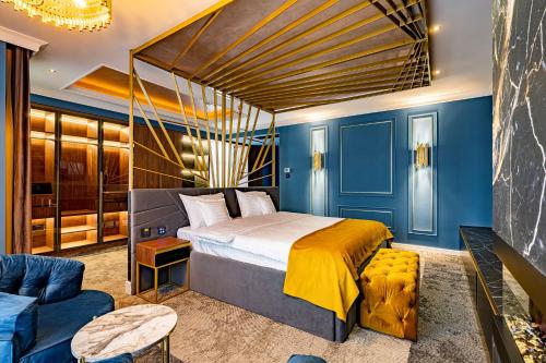 a bedroom with a bed and a blue wall at PRESTIGE PLAZA in Suceava