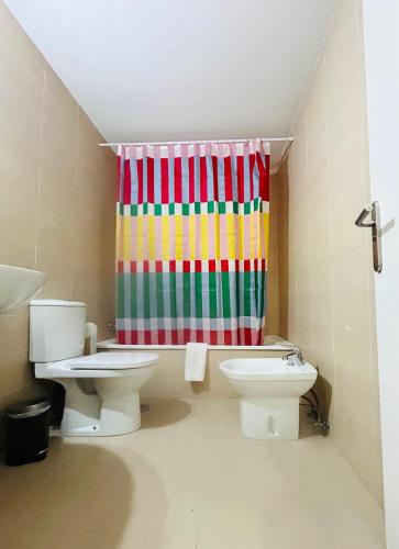 Ένα μπάνιο στο Expoholidays - Estudio loft moderno