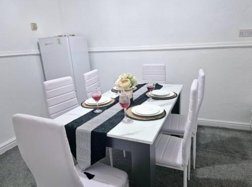 Fotografie z fotogalerie ubytování 2-Bed - Sleeps 6 - Free Parking v destinaci Stalybridge