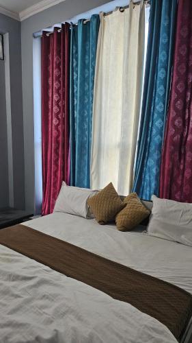 Ένα ή περισσότερα κρεβάτια σε δωμάτιο στο Hotel Shiv Sagar