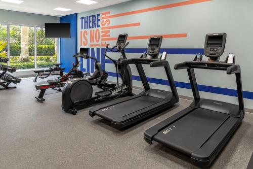 Fitness centrum a/nebo fitness zařízení v ubytování Hampton Inn and Suites Coconut Creek