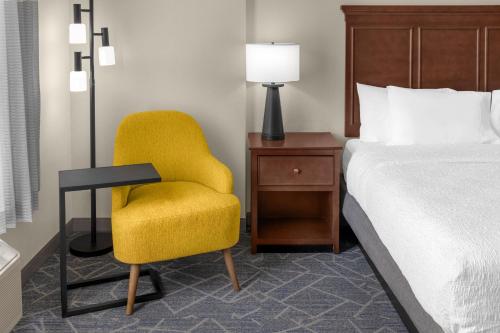 Postel nebo postele na pokoji v ubytování Hampton Inn and Suites Coconut Creek