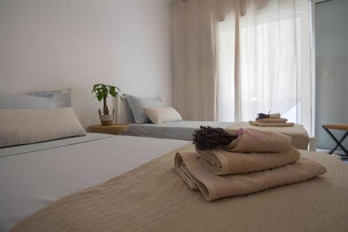 Postel nebo postele na pokoji v ubytování Joan Serenity Apartment