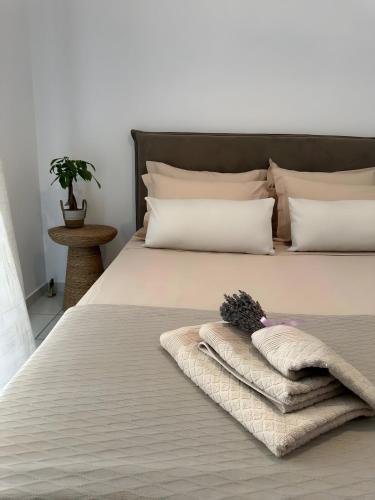 Postel nebo postele na pokoji v ubytování Joan Serenity Apartment