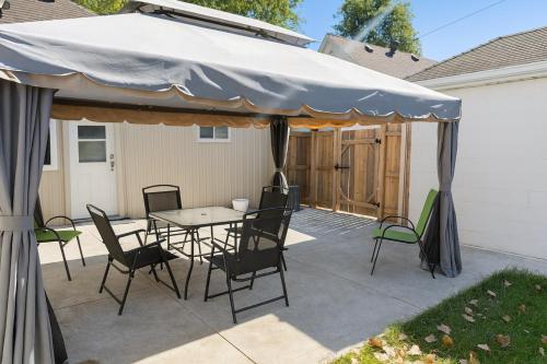 a patio with a table and chairs under a tent at Jnice Residence in Windsor