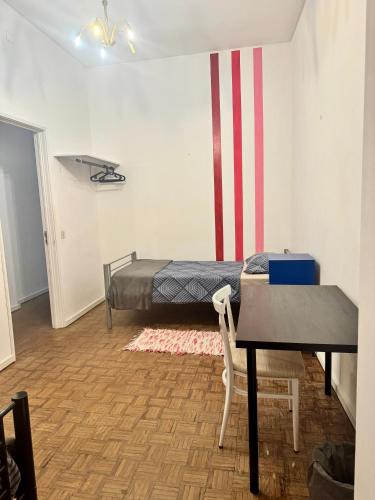 a room with a bed and a table and a table sidx sidx at Barão 35 Guest House in Braga