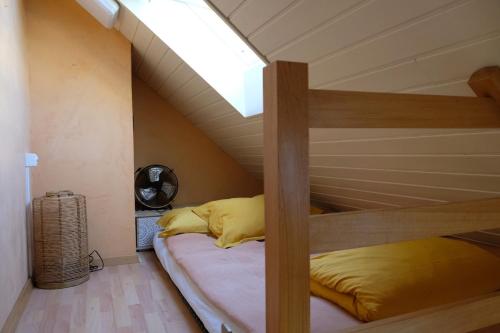 1 dormitorio con litera en el ático en Preverenges, 5 min EPFL UNIL, Calme & proche lac, en Preverenges