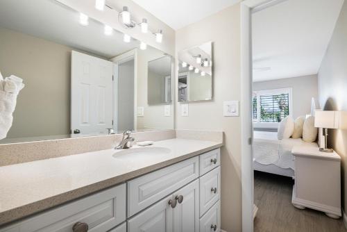 Ένα μπάνιο στο Breakers West A2