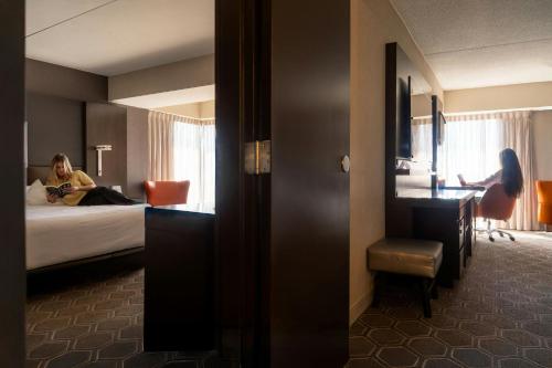 Ένα ή περισσότερα κρεβάτια σε δωμάτιο στο Boston Marriott Cambridge