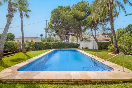 Kolam renang di atau dekat dengan Apartamento en primera línea Javea