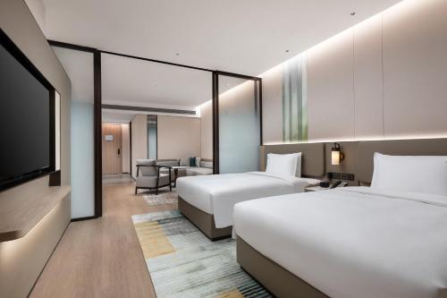 Ένα ή περισσότερα κρεβάτια σε δωμάτιο στο Holiday Inn & Suites Shanghai Changfeng by IHG
