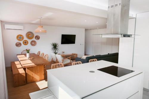 a kitchen and living room with a white counter top at Cozy apartment downtown in Ponte da Barca