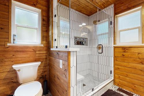 a bathroom with a toilet and a shower at Hot Tub, Game Room & Home Gym: Serene Arnold Gem in Arnold