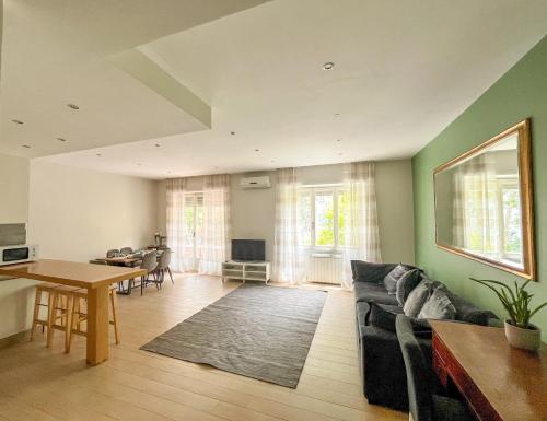 Vatican Family House 2 Baths & 3 Rooms