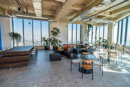 Posezení v ubytování Bright & Modern Studio w Gym & Pool VIATO HOMES