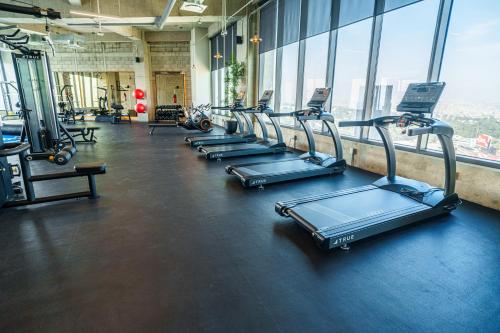 Fitness centrum a/nebo fitness zařízení v ubytování Bright & Modern Studio w Gym & Pool VIATO HOMES