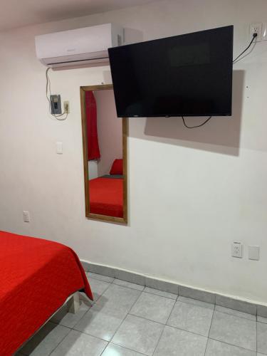 a room with a flat screen tv on a wall at Residencial Edzna in Campeche