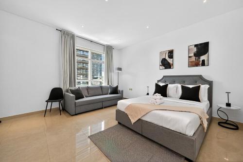 Yacht Bay Tower 1min to Metro, Tram and 5min to Marina