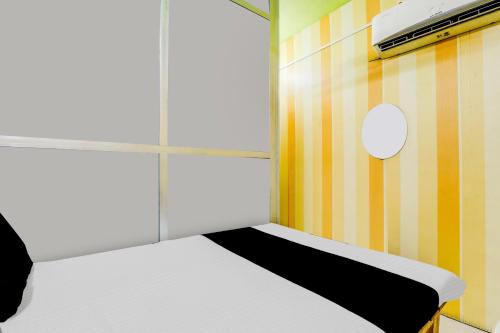 Cama o camas de una habitación en SPOT ON The Space Resto & Rooms