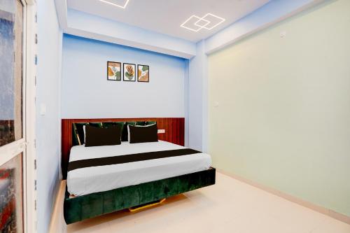 Katil atau katil-katil dalam bilik di Hotel O The Royal Inn