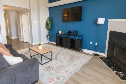 Μια τηλεόραση ή/και κέντρο ψυχαγωγίας στο Modern King Loft Playhouse Sq & CSU