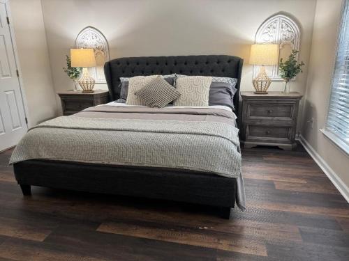 Katil atau katil-katil dalam bilik di Beautiful and cozy house in Duluth!