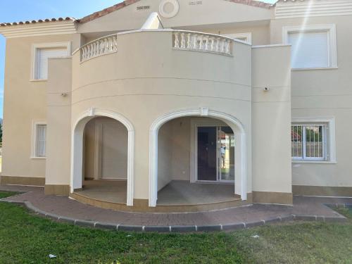 Denia Deveses