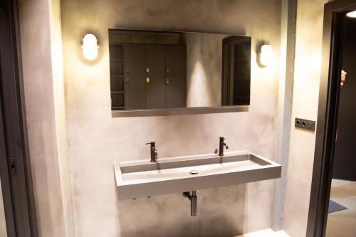 a bathroom with a white sink and a mirror at Apartamento Boutique/Progreso in Vigo