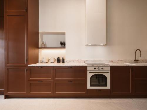 Evrima High End Residenceにあるキッチンまたは簡易キッチン
