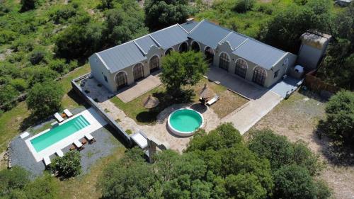 an aerial view of a large house with a swimming pool at La Caballeriza Hostel in Tanti Nuevo