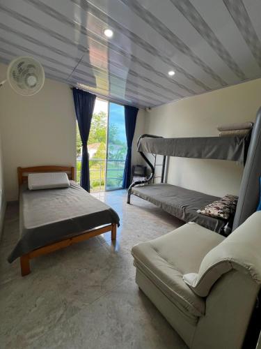 Ένα ή περισσότερα κρεβάτια σε δωμάτιο στο Casa La Consentida en Flandes con piscina