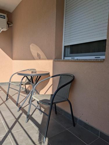 two chairs and a table and a window at Rivera Raška 