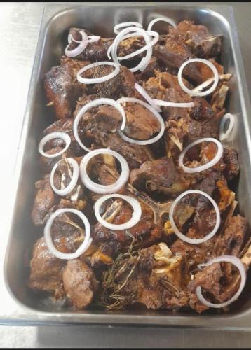 Makanan di atau berdekatan apartmen