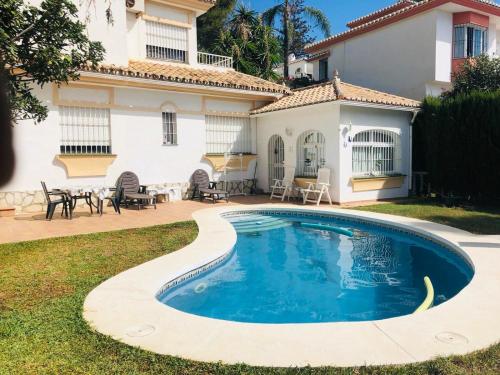 Apartamento con Piscina, Patio y Jardín
