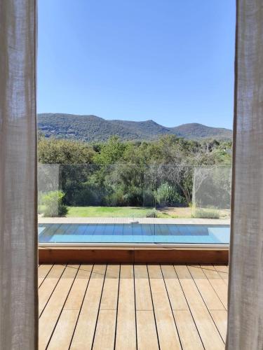 Villa Sandora, Luxury 12 Guests, Walk to Beach