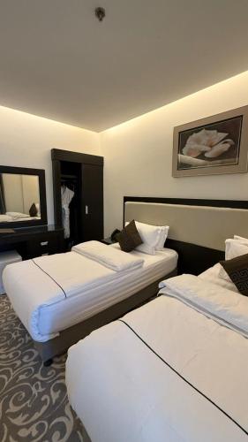 Ένα ή περισσότερα κρεβάτια σε δωμάτιο στο MBN ARTAMA Hotel