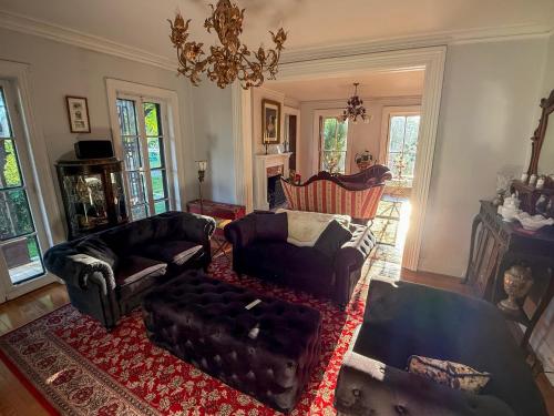 Χώρος καθιστικού στο Gould Swaby Mansion