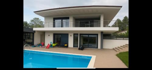 Kolam renang di atau dekat dengan Villa Rafaela in Grevena