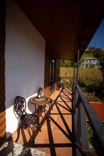 Balkoni atau teres di Hotel Bala Village