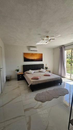 Кровать или кровати в номере La Dolce Villa